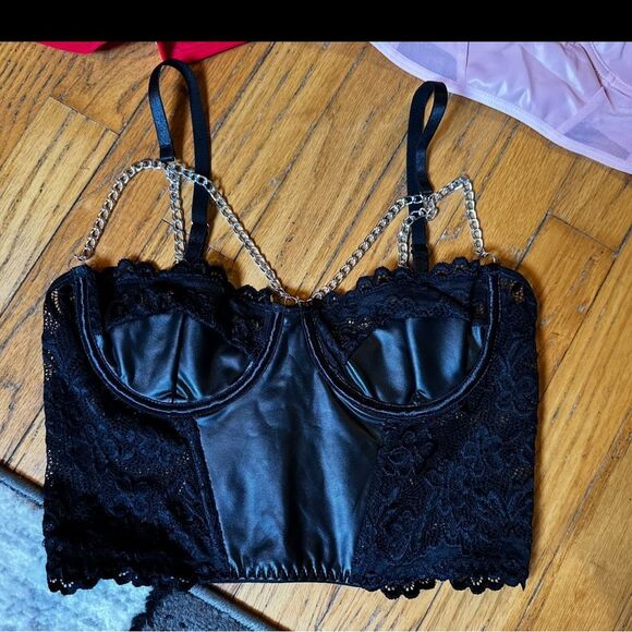 Chic Women's Lace Bra Set - Red, Pink, and Black - Picture 3 of 13